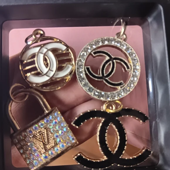 Elegant Gold and Black Charm Set - Picture 3 of 3